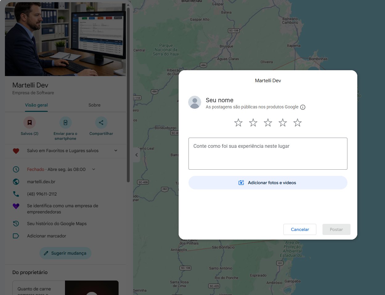Google Maps no computador com o perfil da Martelli Dev à esquerda (foto de capa, nome, site e telefone) e a janela de avaliação por cima: cinco estrelas vazias, campo de texto, Adicionar fotos e vídeos e os botões Cancelar e Postar.